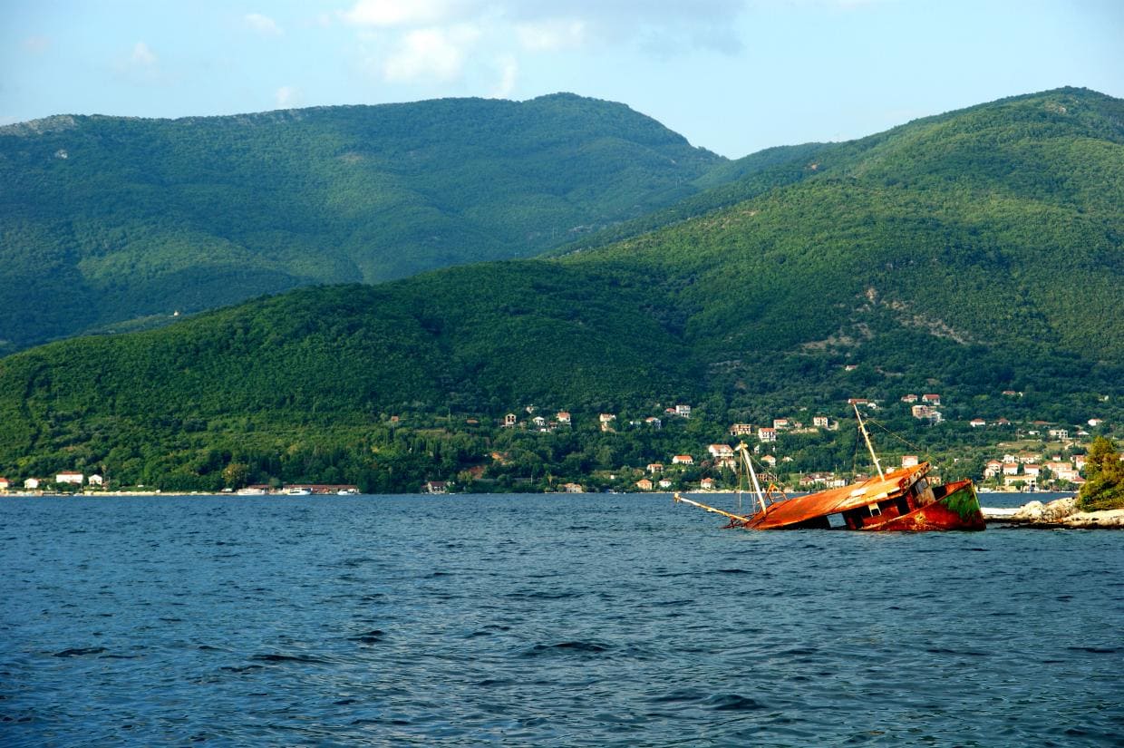 montenegro boka kotor budva paragliding