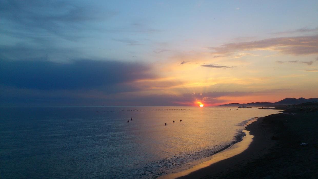 velika plaza ulcinj montenegro budva paragliding