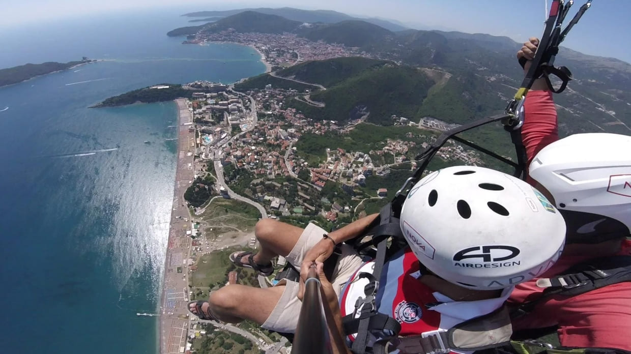 Fly Into 2025: Paragliding Adventure in Montenegro  
